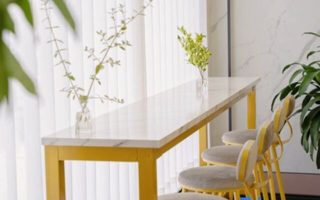 Orange Business Hotel