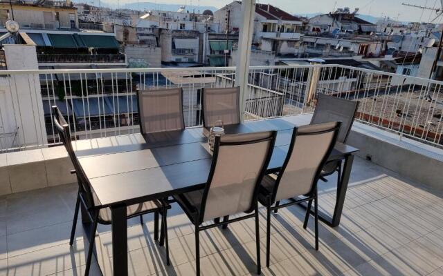 Larisa Hospitality I Roof Top apartment with Free Parking