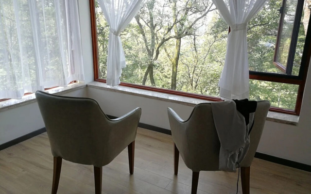 Lushan Xinyuan Hotel