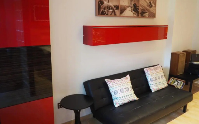 apartamento aislado jardín y piscina