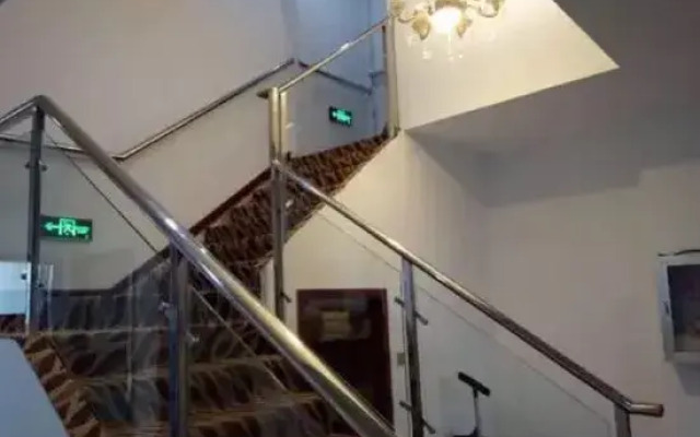 Mirren Hotel (Wuhan Hubei University of Technology La Defense Branch)
