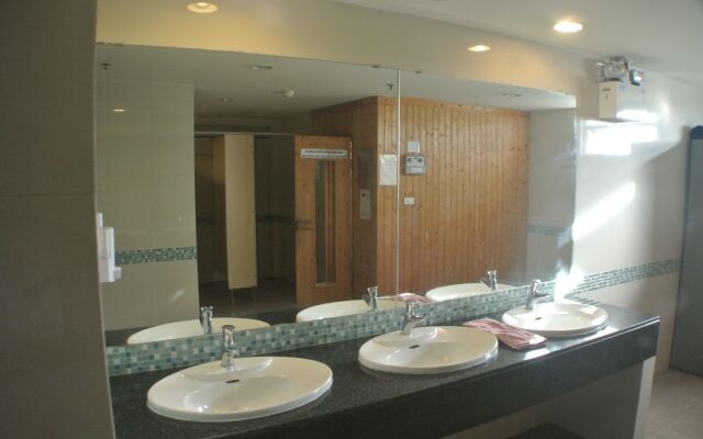 Diamond Sukhumvit by FIB