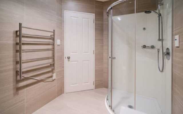 Windsor Park Spacious & Modern 3 bedrooms House