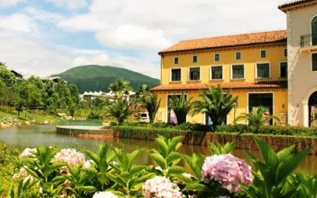 Hot Spring Valley Hotel