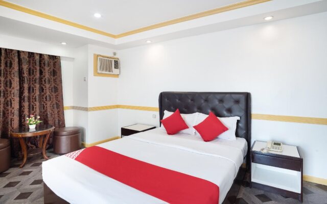 OYO 138 White Palace Hotel