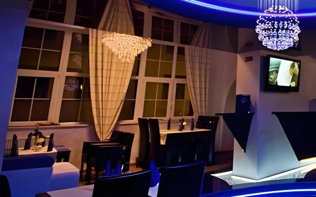 Riverside Hotel