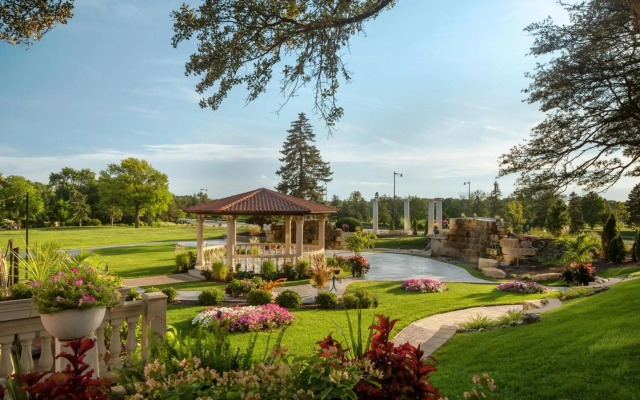 The Drake Oak Brook, Autograph Collection
