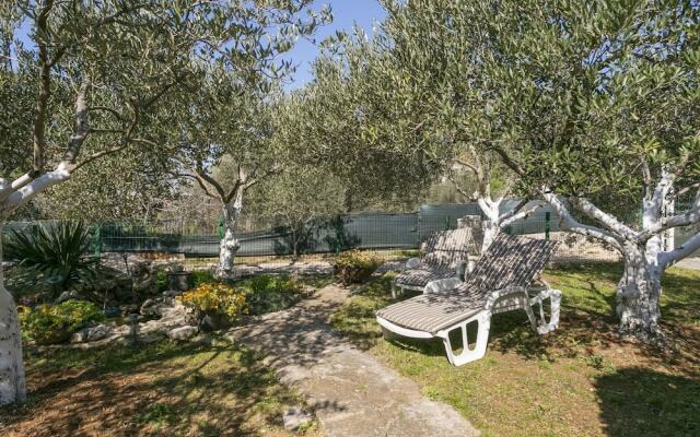 Lovely Apartment in Pirovac With Balcony