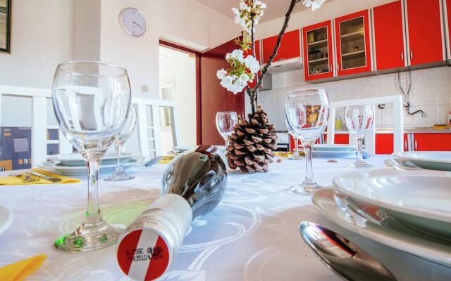 Spacious Apartment in Banj With Terrace