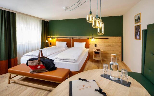 Hirschen Guesthouse - Village Hotel