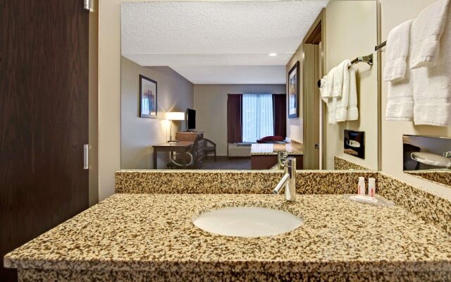 Quality Inn & Suites Columbus
