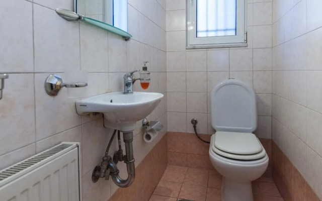 Scenic Balcony Apt in Vibrant Petralona