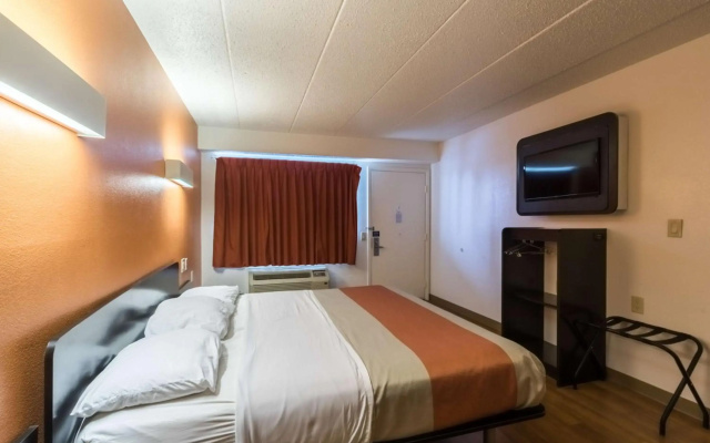 Motel 6 Crawfordsville, IN