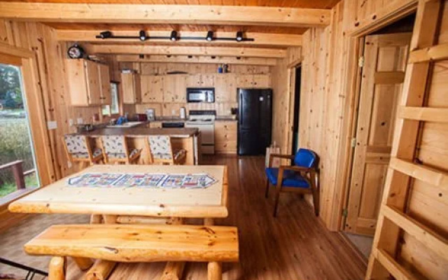 Eagle Bay Lodge