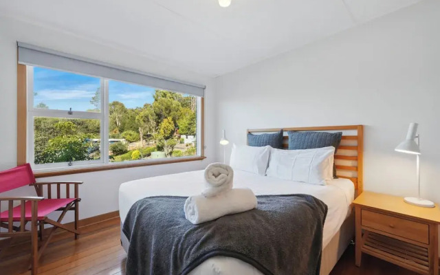 Coningham Beach House - 3 Bedrooms