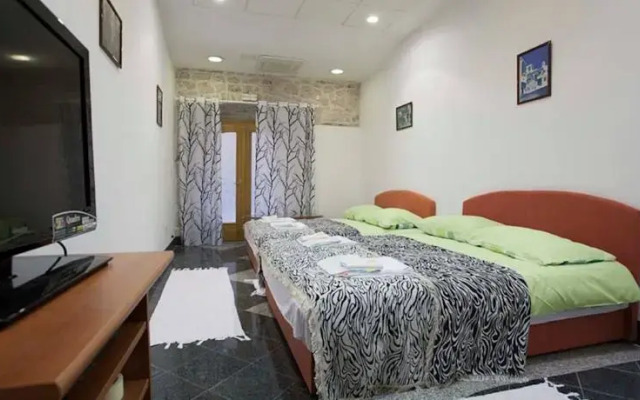 Apartment Azra