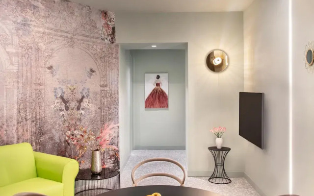 Lady Rose Privilege Suite