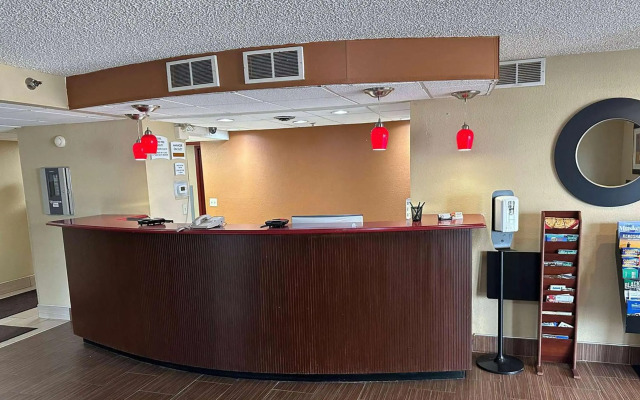 Super 8 by Wyndham Sturtevant/Racine