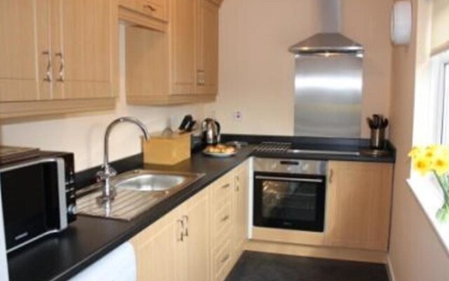 Romantic Apartment in Wisemans Bridge With Terrace
