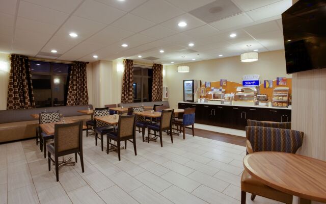 Holiday Inn Express Hotel and Suites Laurel by IHG