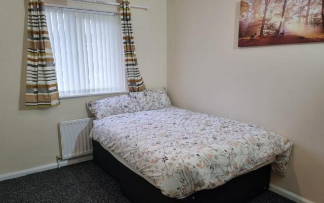 Nice Residential Within Easy Reach To Town