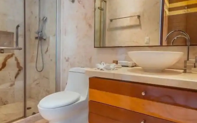 Beachfront Penthouse! Private Jacuzzi! Live the Dream!