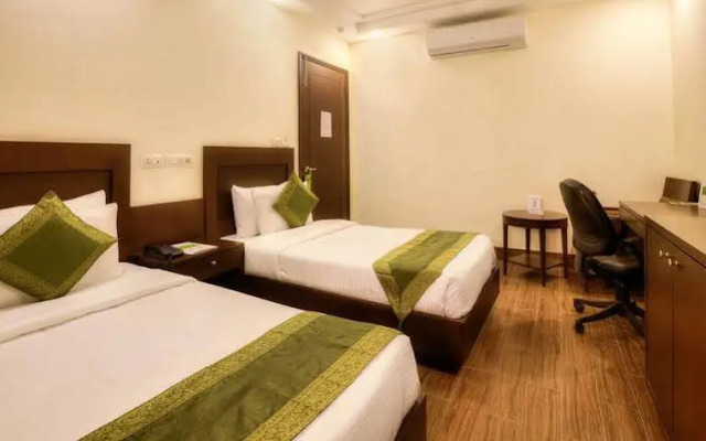 OYO 9553 Hotel Kings Plaza