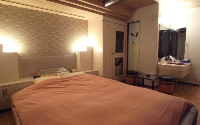 Hotel Tee (Adult Only)