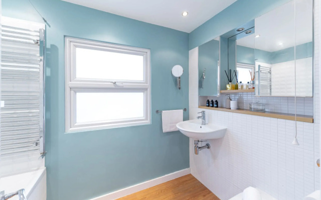 Stylish Shepherds Bush Flat