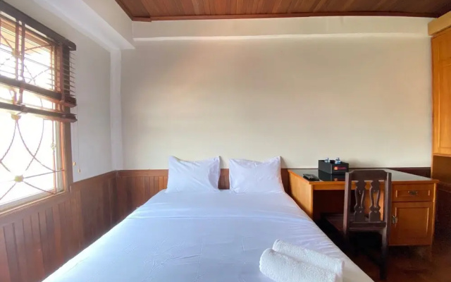 Cozy & Artistic Studio at Pinewood Jatinangor Apartment