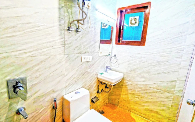 Hotel Moon Taj Near Yashobhoomi