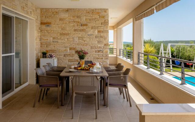 Lovely Villa in Debeljak with Heated Private Pool