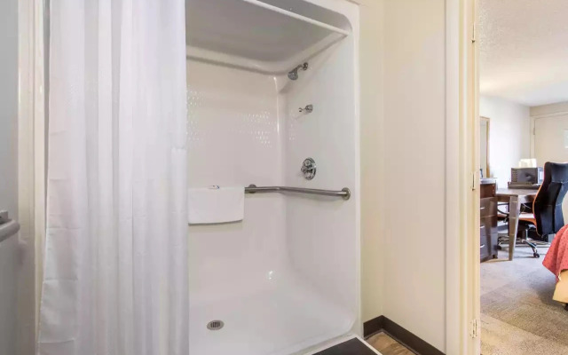 Americas Best Value Inn - Canton