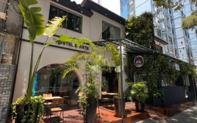 OVibe Hostel & Arts