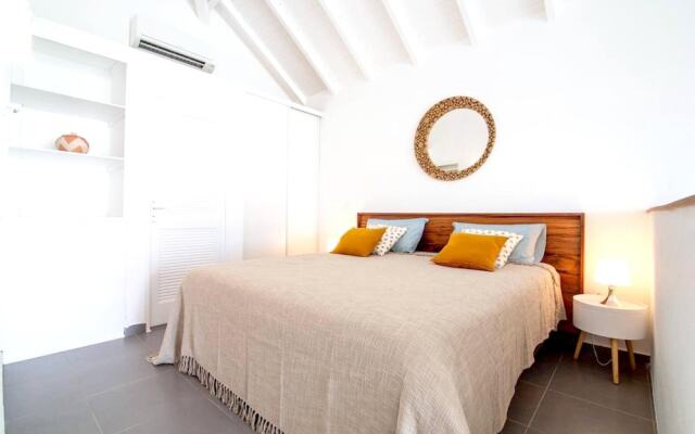 Studio in Cul-de-sac, With Wonderful Mountain View, Shared Pool and Furnished Terrace