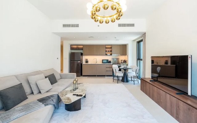 Exclusive 2BR Downtown Apt w Burj Khalifa Views