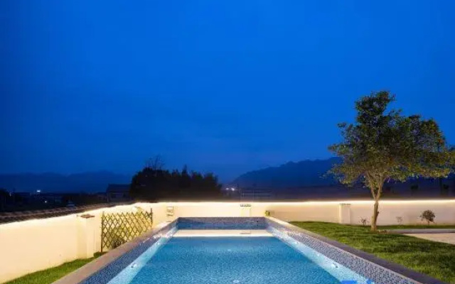Floral Hotel·Qingyu hotel (Tonglu OMG Heartbeat Paradise Branch)