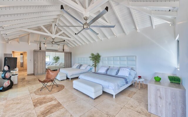 Swanky Caribbean Estate, Ocean Views, Heated Pool, AC, Free Wifi, Ping Pong, Pool Table