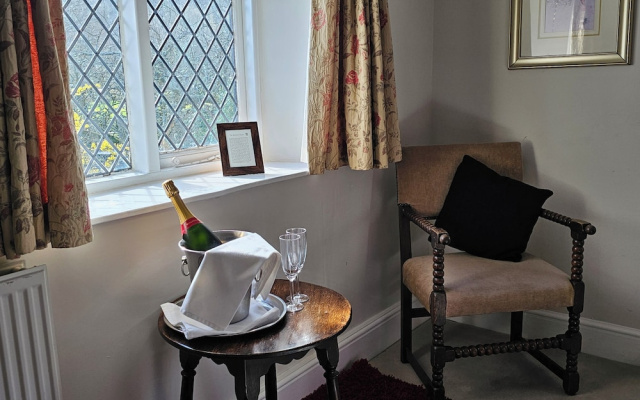 The Oxenham Arms