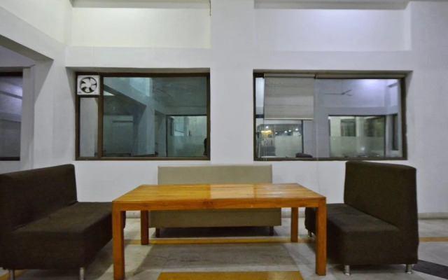 Hotel Rockstar by OYO Rooms