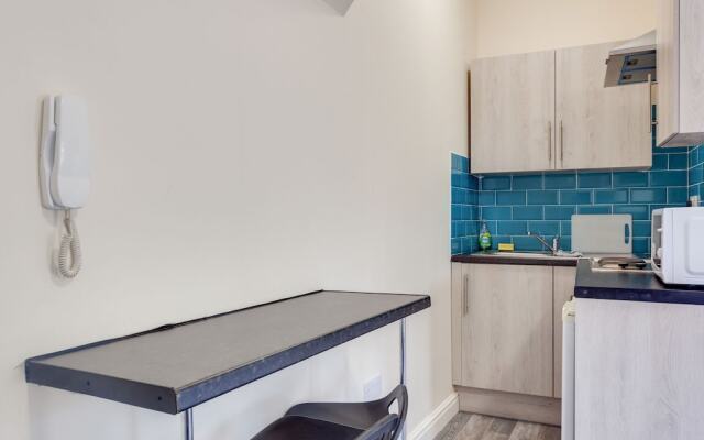 Restful Apartment in Coventry Near Fargo Village