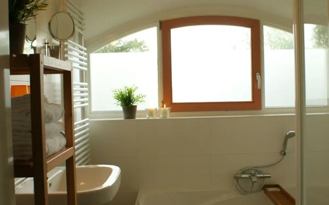 Cozy House with Dishwasher near Small Beach