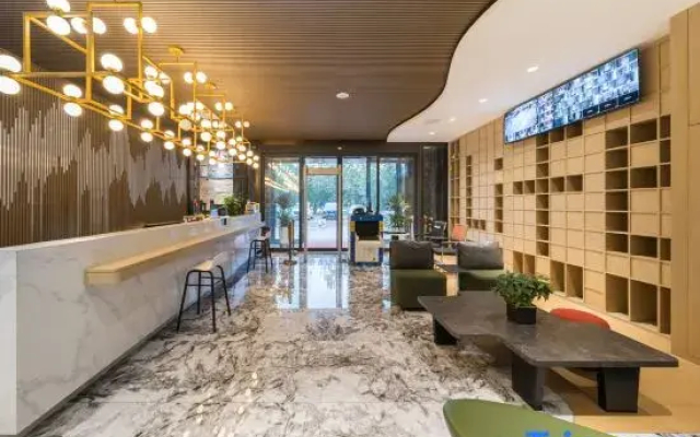 Yining  Riverside   Cloud  Hotel