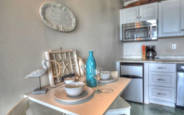 Pet Friendly Gulf Views On the Beach Steps Away 2nd Floor Private Deck