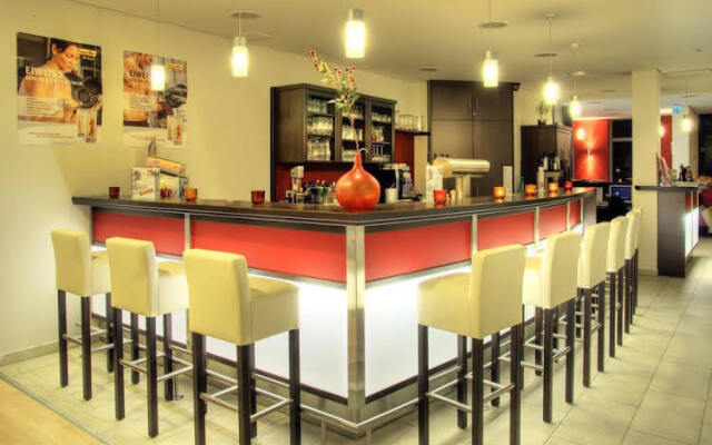 Matchpoint Hotel