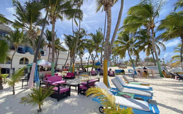 Aventura Deluxe Suites Rooftop Pool