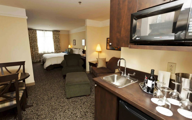 Le St-Martin Hotel & Suites Laval
