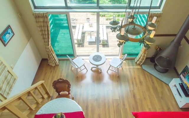 Sunny Junny Pension