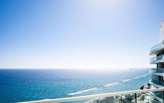 Phaedrus Living Del Mar Suite 311