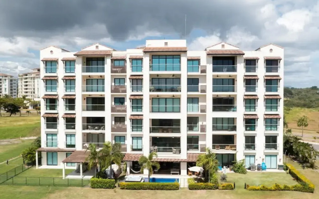 The Spacious Condo by Acomodo